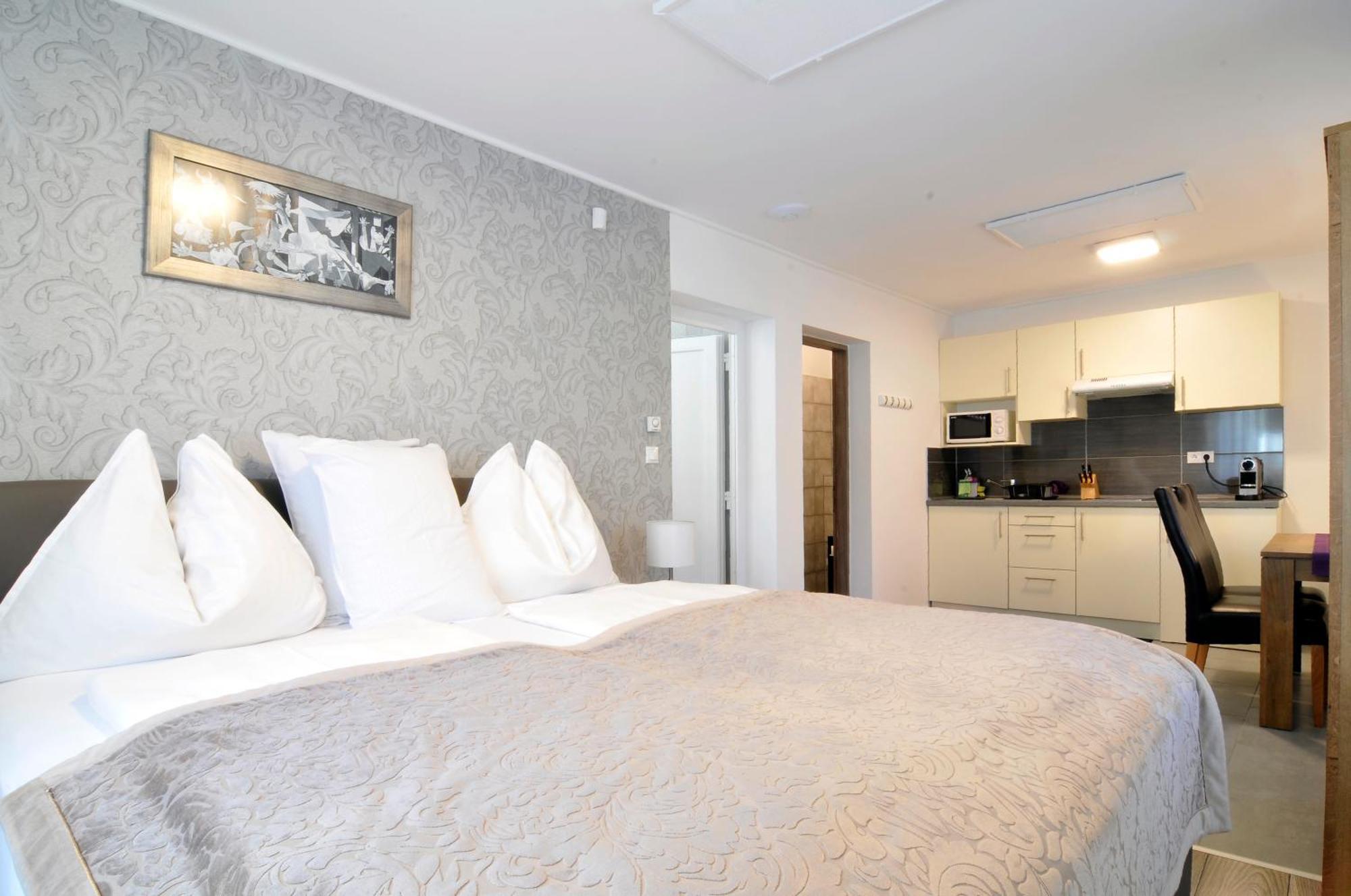 Silver Beach Apartments Шиофок Экстерьер фото